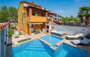 Gorgeous Apartment In Baderna With Jacuzzi